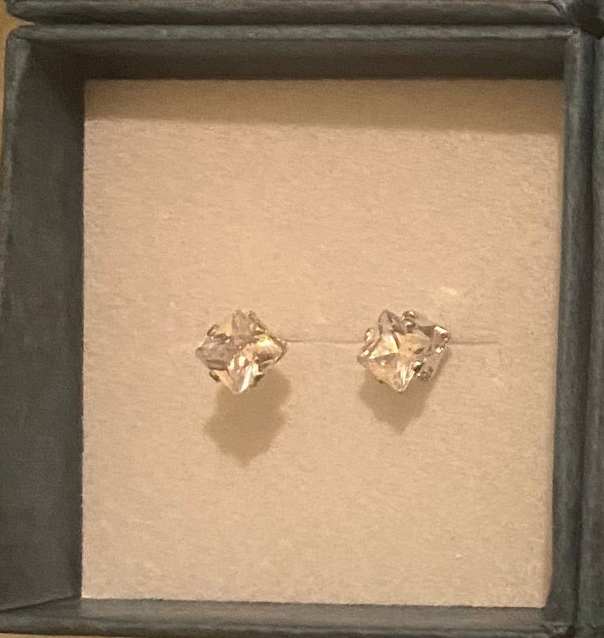Zirconia stud Earrings