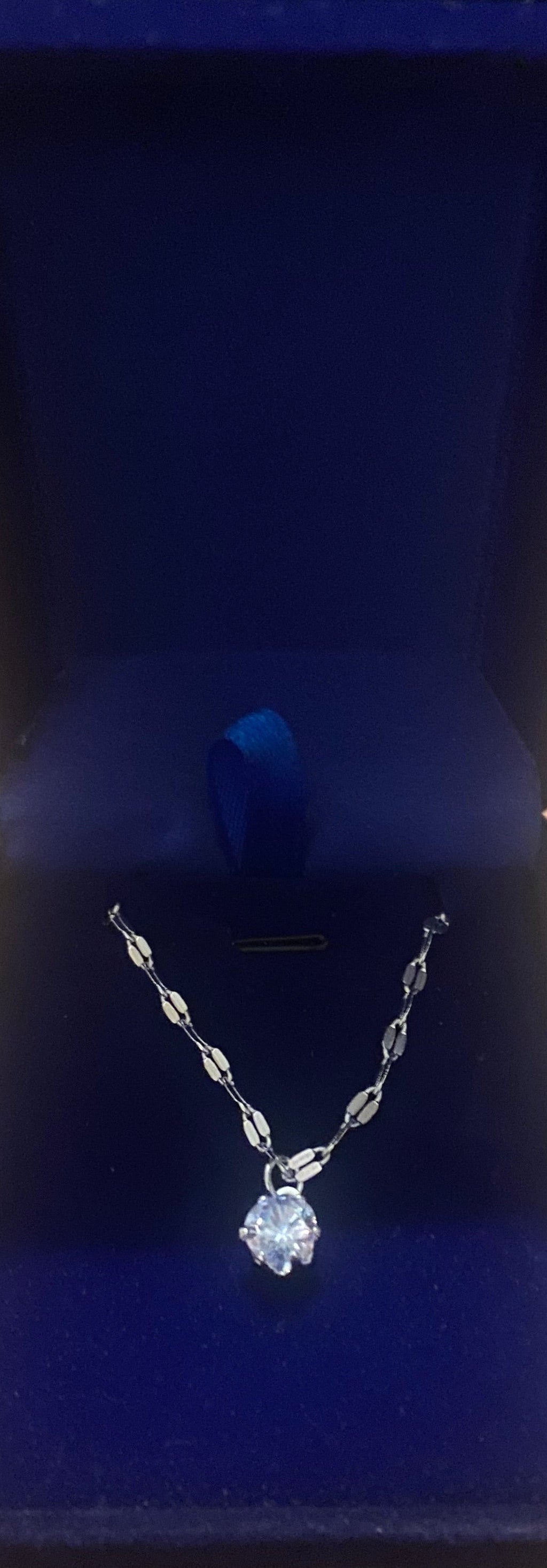 Sterling silver chain with Zirconia diamond