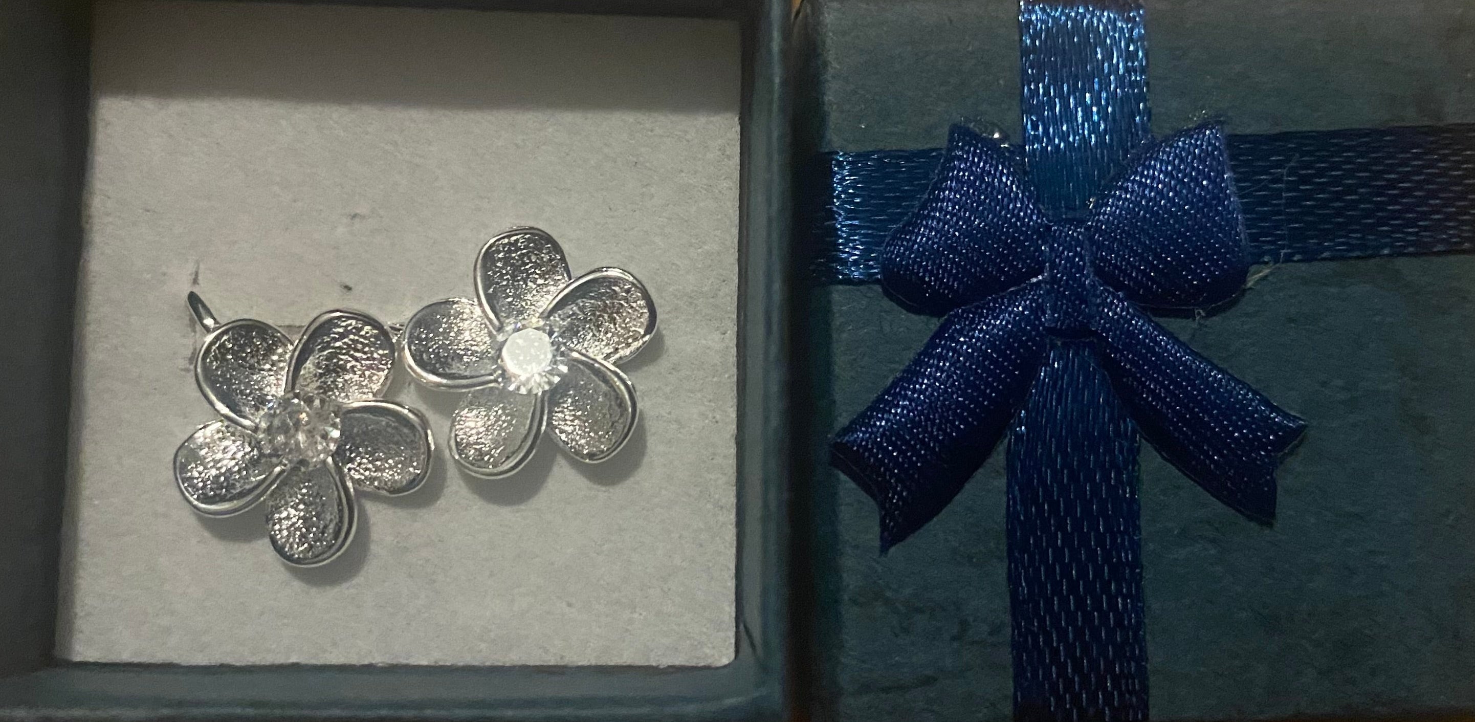 Silver zirconia flower earrings